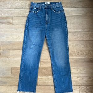 A&F - Curve Love Straight Jean